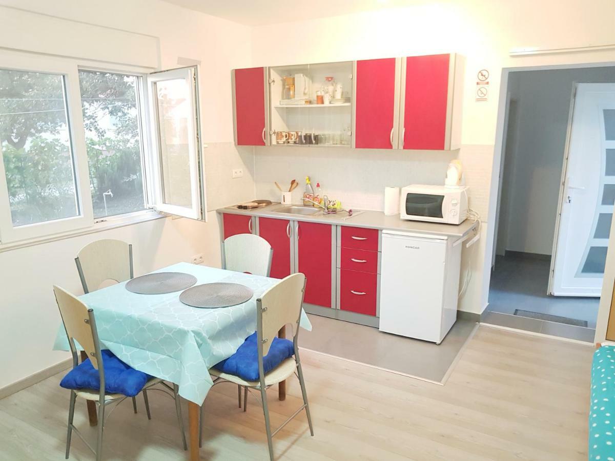 Apartment Brigitte Vrsi Exterior foto